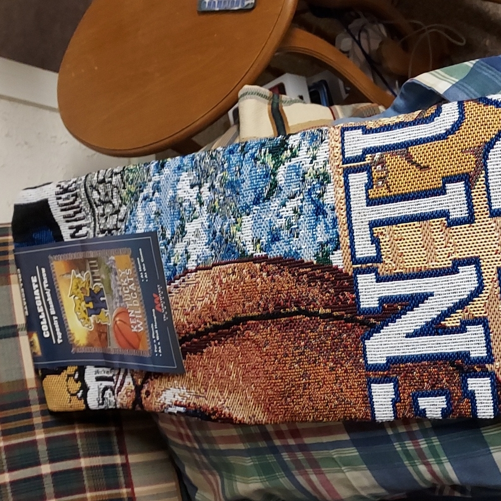 Brand new collegiate Kentucky Wildcats Throw